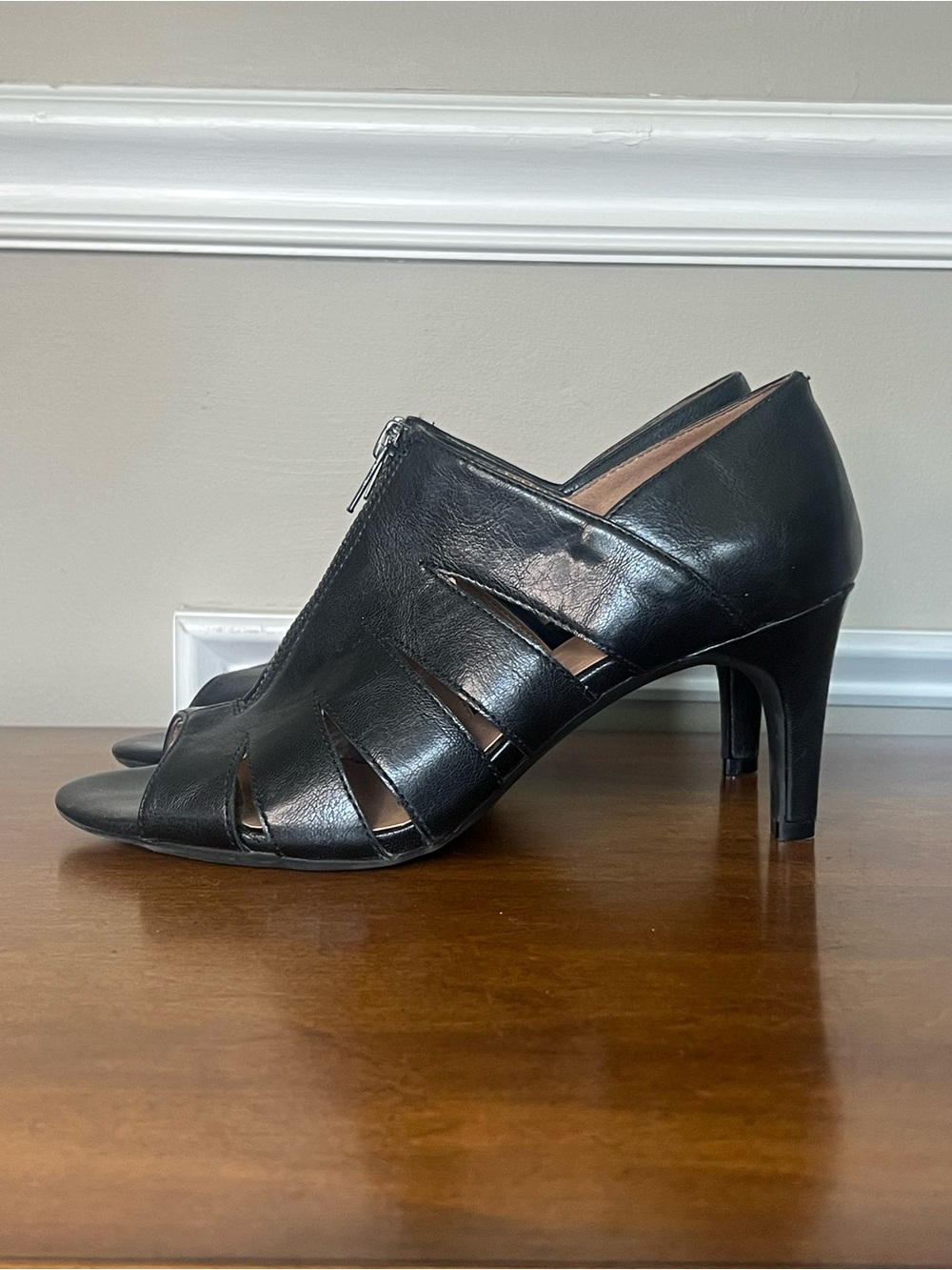 Black Leather Peep Toe Zip Front Shooties Heeled Ankle Booties Cutout Size 8.5 - Picture 6 of 12